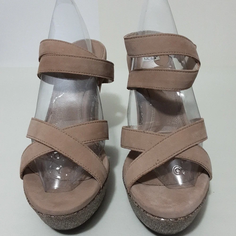 UGG Australia ARIAH Nude Metallic Wedge/‎ Shoes